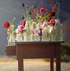 [Casa de Valentina - via Shannon Fricke - flores cobrindo a mesa[22].png]
